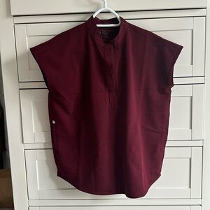 Figs Rafaela scrub top in Burgundy